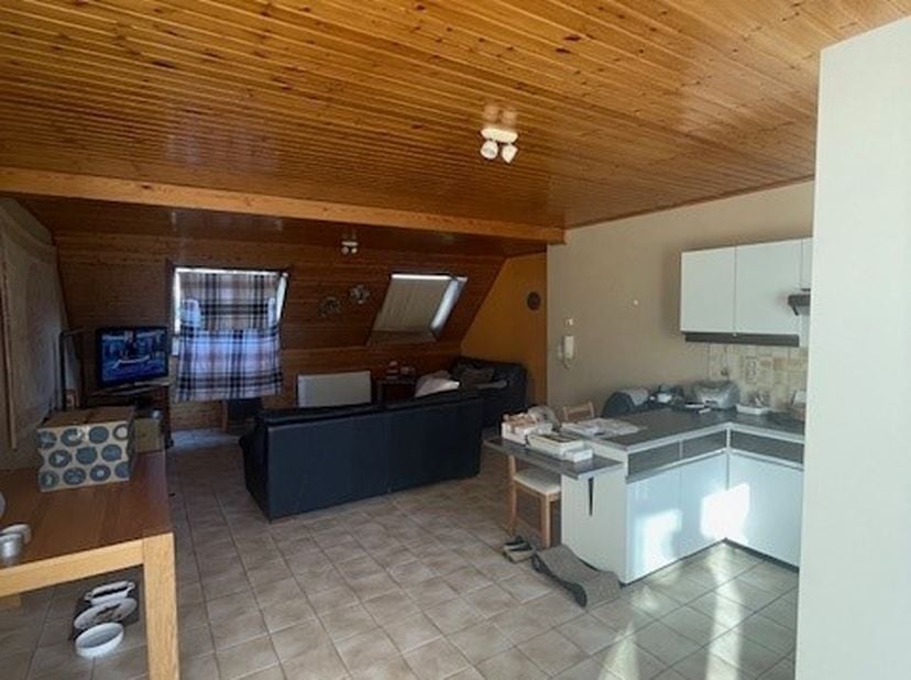 Appartement te huur in het centrum van Booischot. Vrij vanaf 1 september 2025.&lt;br /&gt;
Het appartement beschikt over een grote living en keuken, een bad